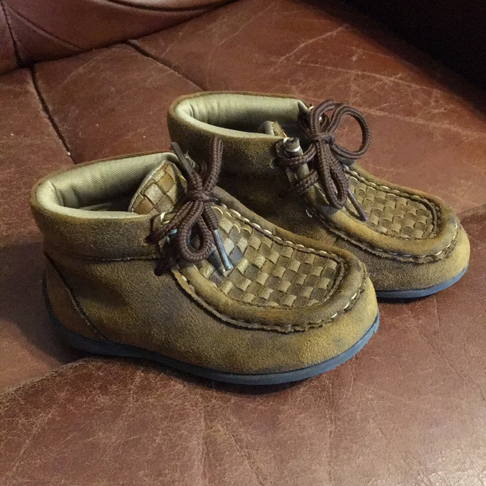Toddle size 5 shoes